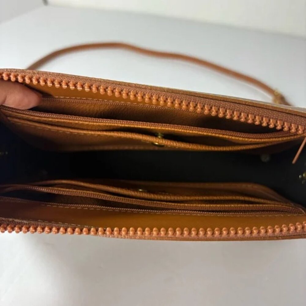 Dooney & Bourke Cabrio Leather Green/Brown Perforated Leather Crossbody Vintage - Picture 15 of 16